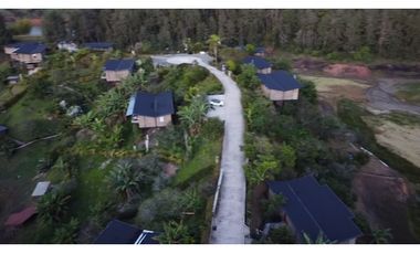 CASA FINCA EN EL PEÑOL EN UNIDAD CERRADA CON EMBALSE