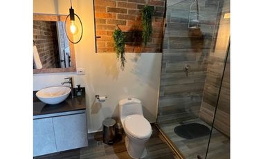 CASA FINCA EN EL PEÑOL EN UNIDAD CERRADA CON EMBALSE