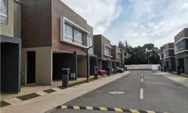 Casa para estrenar en unidad cerrada en el la ceja (LDC)