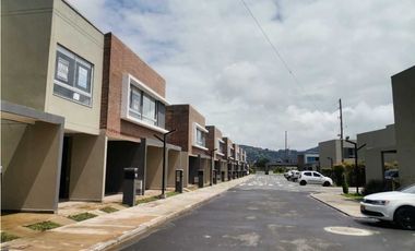 Casa para estrenar en unidad cerrada en el la ceja (LDC)