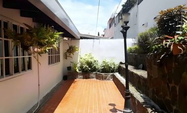 Venta de casa en Altos de Panamá. Urbanización Limajo