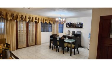 Venta de casa en Altos de Panamá. Urbanización Limajo