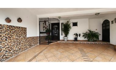 Venta de casa en Altos de Panamá. Urbanización Limajo