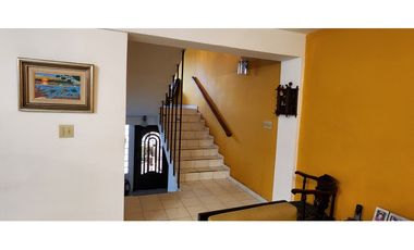 Venta de casa en Altos de Panamá. Urbanización Limajo