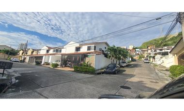 Venta de casa en Altos de Panamá. Urbanización Limajo