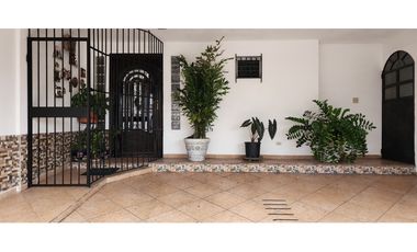 Venta de casa en Altos de Panamá. Urbanización Limajo