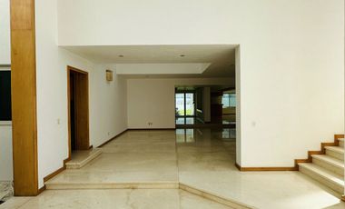 Moderna Casa en Fraccionamiento Puerta de Hierro Dentro de Coto