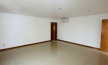Moderna Casa en Fraccionamiento Puerta de Hierro Dentro de Coto