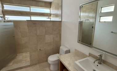 Moderna Casa en Fraccionamiento Puerta de Hierro Dentro de Coto