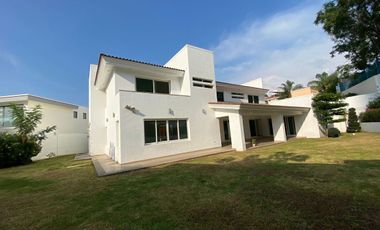 Moderna Casa en Fraccionamiento Puerta de Hierro Dentro de Coto