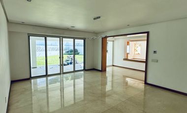Moderna Casa en Fraccionamiento Puerta de Hierro Dentro de Coto