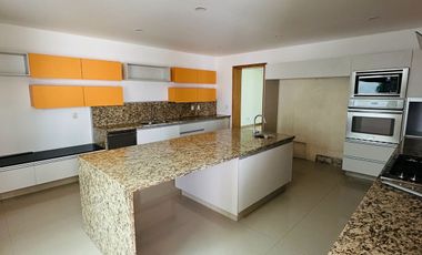 Moderna Casa en Fraccionamiento Puerta de Hierro Dentro de Coto
