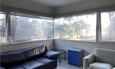 Casa en venta en Pinamar. Moderna y muy luminosa. 3 dorm + dependencia