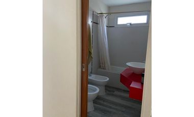 Casa en venta en Pinamar. Moderna y muy luminosa. 3 dorm + dependencia