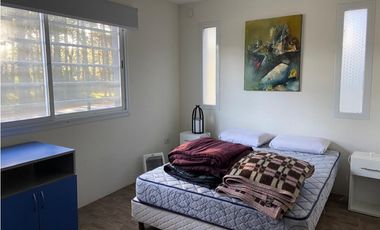 Casa en venta en Pinamar. Moderna y muy luminosa. 3 dorm + dependencia