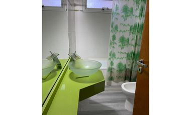 Casa en venta en Pinamar. Moderna y muy luminosa. 3 dorm + dependencia