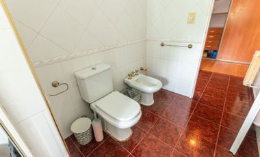 CASA VENTA MONTEGRANDE 4 AMB PARQUE Y PILETA