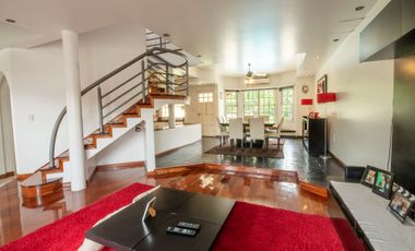 CASA VENTA MONTEGRANDE 4 AMB PARQUE Y PILETA