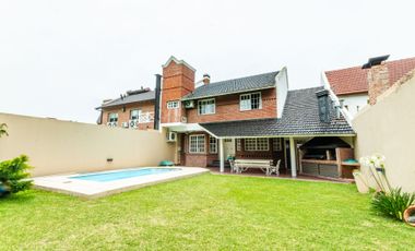 CASA VENTA MONTEGRANDE 4 AMB PARQUE Y PILETA