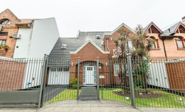 CASA VENTA MONTEGRANDE 4 AMB PARQUE Y PILETA