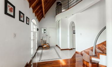 CASA VENTA MONTEGRANDE 4 AMB PARQUE Y PILETA
