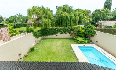 CASA VENTA MONTEGRANDE 4 AMB PARQUE Y PILETA