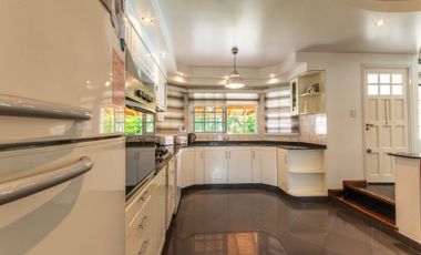 CASA VENTA MONTEGRANDE 4 AMB PARQUE Y PILETA