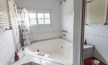 CASA VENTA MONTEGRANDE 4 AMB PARQUE Y PILETA