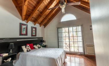 CASA VENTA MONTEGRANDE 4 AMB PARQUE Y PILETA