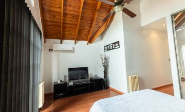 CASA VENTA MONTEGRANDE 4 AMB PARQUE Y PILETA