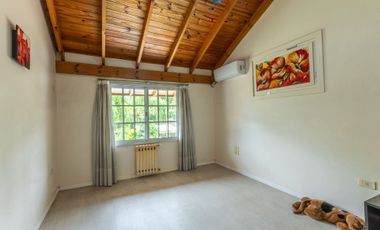 CASA VENTA MONTEGRANDE 4 AMB PARQUE Y PILETA