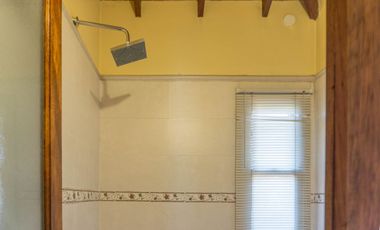 Venta Casa Exclusiva en La Horqueta - 1528 m2
