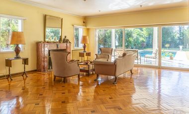 Venta Casa Exclusiva en La Horqueta - 1528 m2