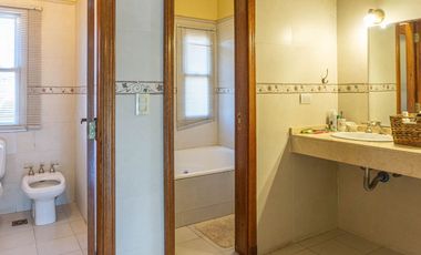 Venta Casa Exclusiva en La Horqueta - 1528 m2