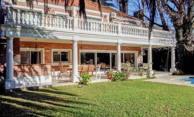 Venta Casa Exclusiva en La Horqueta - 1528 m2