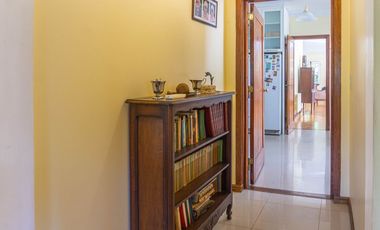 Venta Casa Exclusiva en La Horqueta - 1528 m2
