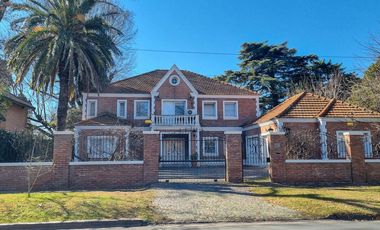 Venta Casa Exclusiva en La Horqueta - 1528 m2