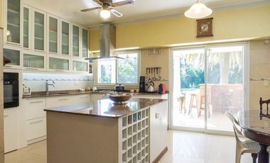 Venta Casa Exclusiva en La Horqueta - 1528 m2