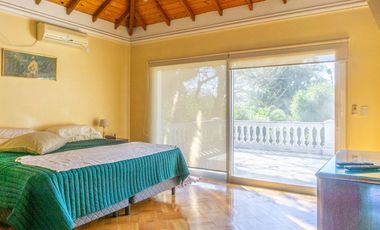 Venta Casa Exclusiva en La Horqueta - 1528 m2