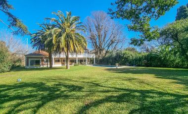 Venta Casa Exclusiva en La Horqueta - 1528 m2