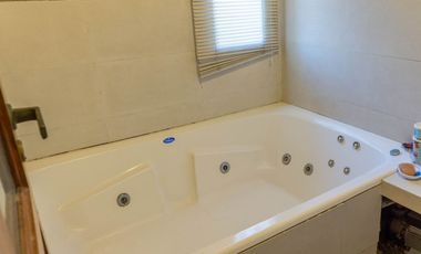 Venta Casa Exclusiva en La Horqueta - 1528 m2