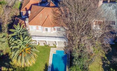 Venta Casa Exclusiva en La Horqueta - 1528 m2