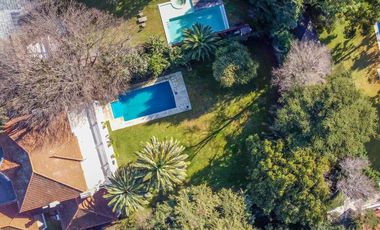 Venta Casa Exclusiva en La Horqueta - 1528 m2