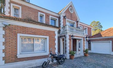 Venta Casa Exclusiva en La Horqueta - 1528 m2