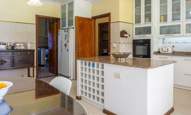 Venta Casa Exclusiva en La Horqueta - 1528 m2