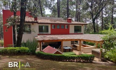 Casa en condominio boscoso de Avándaro.