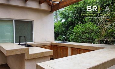 Casa en condominio boscoso de Avándaro.