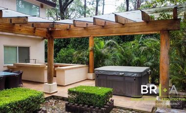 Casa en condominio boscoso de Avándaro.