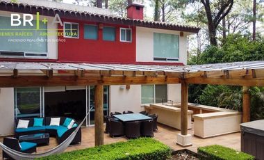 Casa en condominio boscoso de Avándaro.