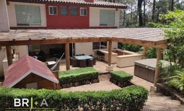 Casa en condominio boscoso de Avándaro.